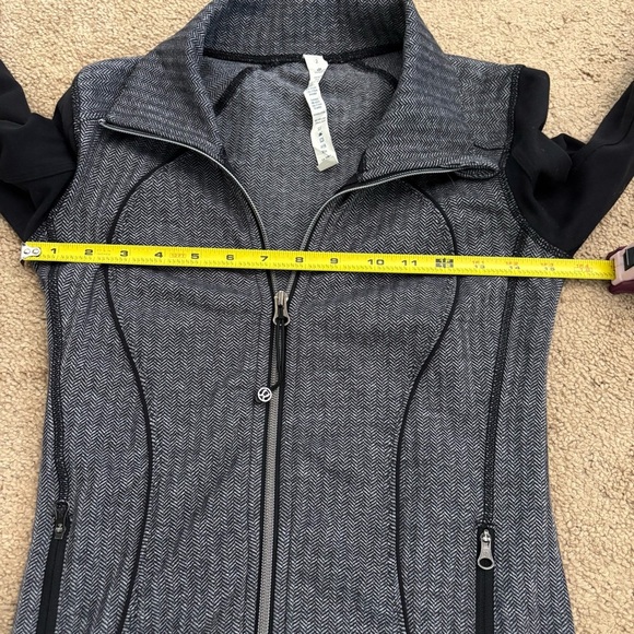 Lululemon Gray Black Herring Bone Mock Neck Zip-Up Track Jacket - Size 2 - Picture 9 of 10